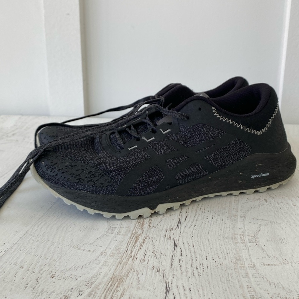 Men’s ASICS 9.5 Black running shoes